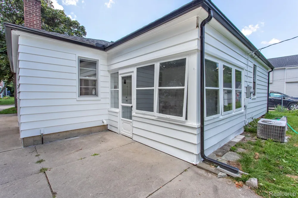 4056 Robina Avenue Berkley City, MI 48072