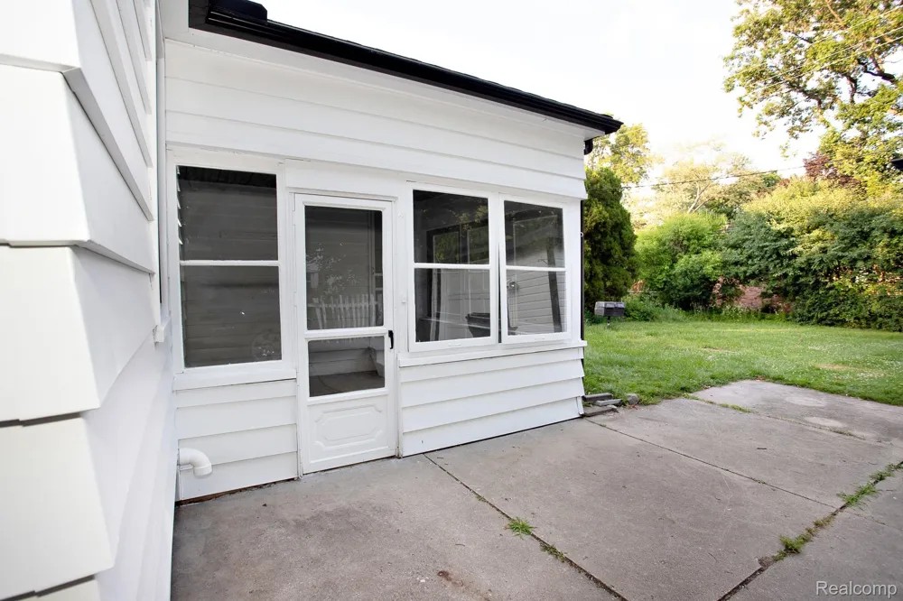 4056 Robina Avenue Berkley City, MI 48072