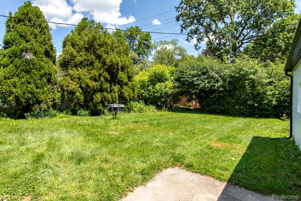 4056 Robina Avenue Berkley City, MI 48072