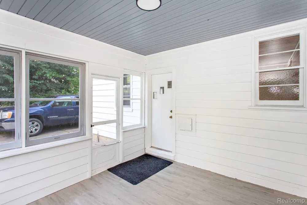 4056 Robina Avenue Berkley City, MI 48072