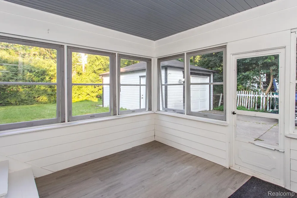 4056 Robina Avenue Berkley City, MI 48072
