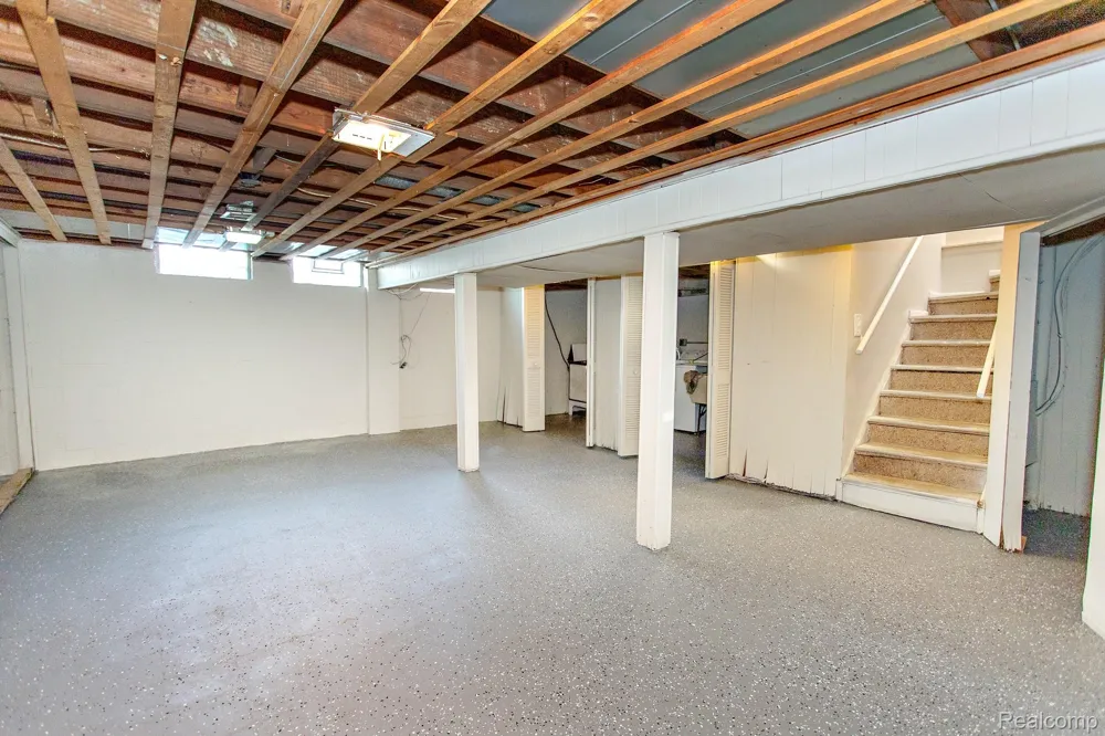 4056 Robina Avenue Berkley City, MI 48072