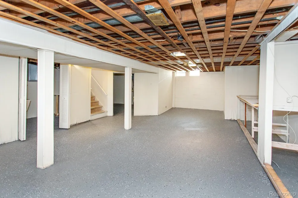 4056 Robina Avenue Berkley City, MI 48072