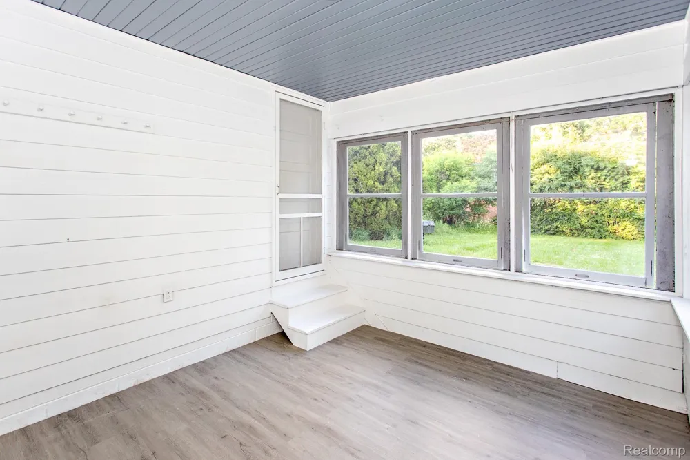 4056 Robina Avenue Berkley City, MI 48072