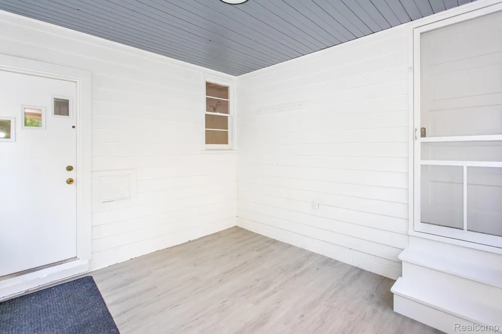 4056 Robina Avenue Berkley City, MI 48072