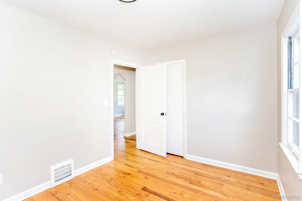4056 Robina Avenue Berkley City, MI 48072