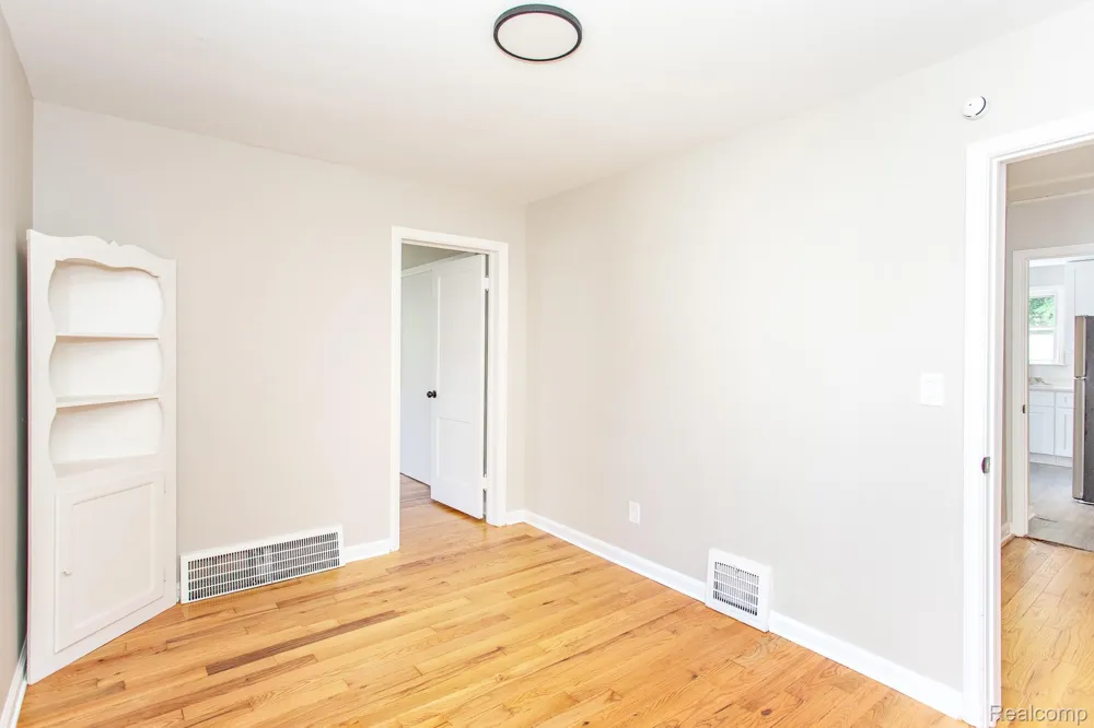 4056 Robina Avenue Berkley City, MI 48072