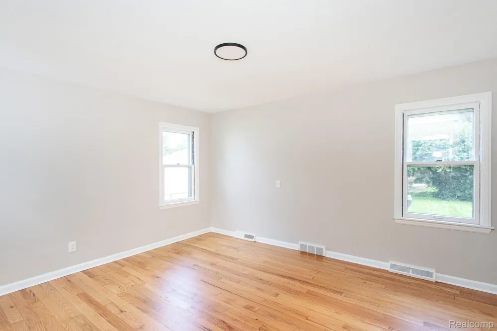4056 Robina Avenue Berkley City, MI 48072