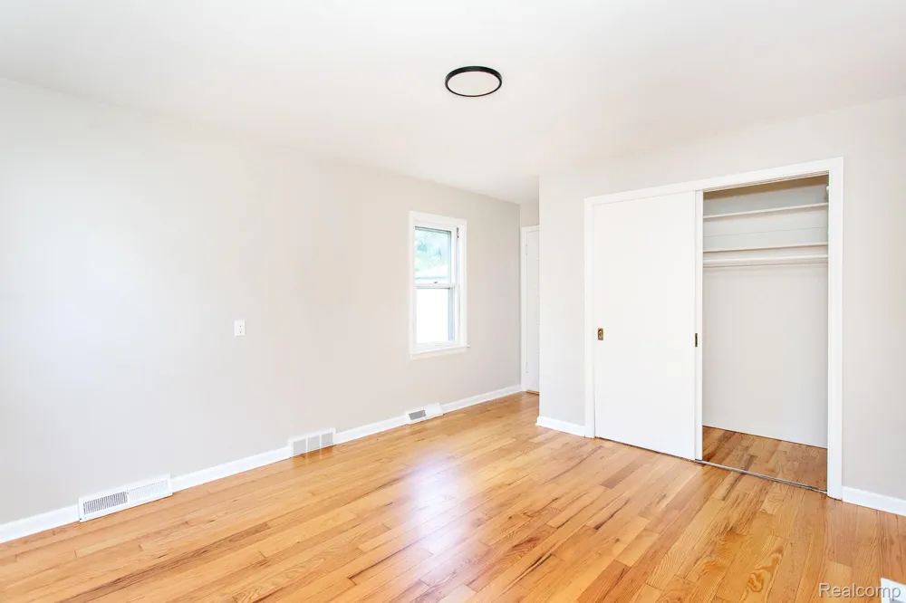 4056 Robina Avenue Berkley City, MI 48072