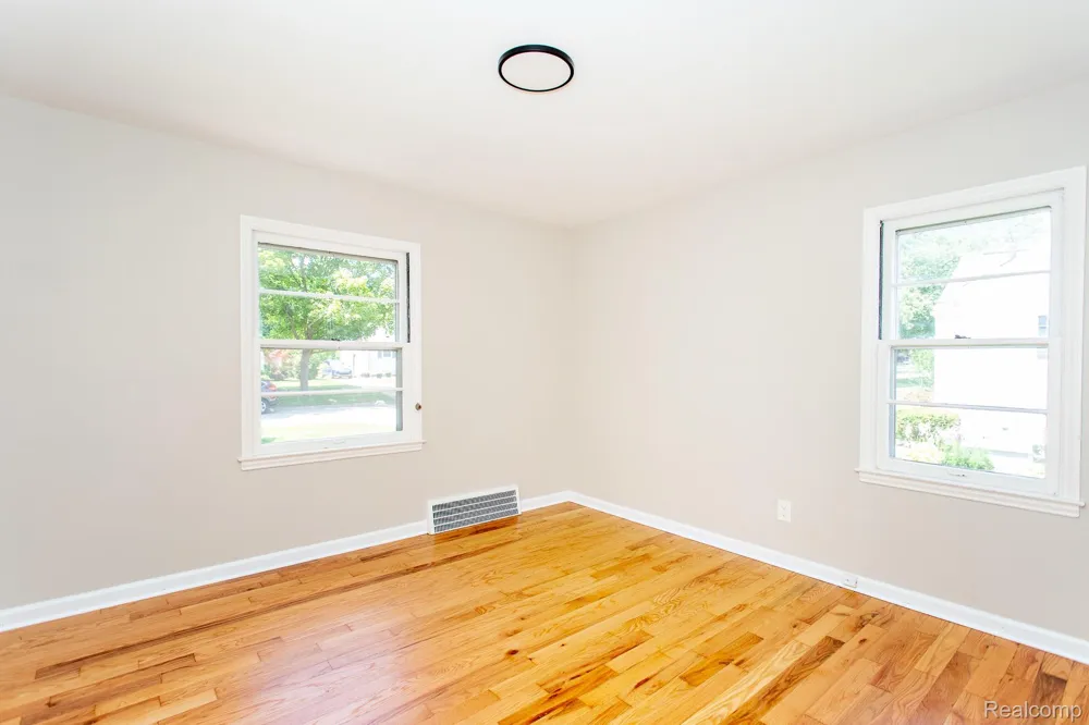 4056 Robina Avenue Berkley City, MI 48072