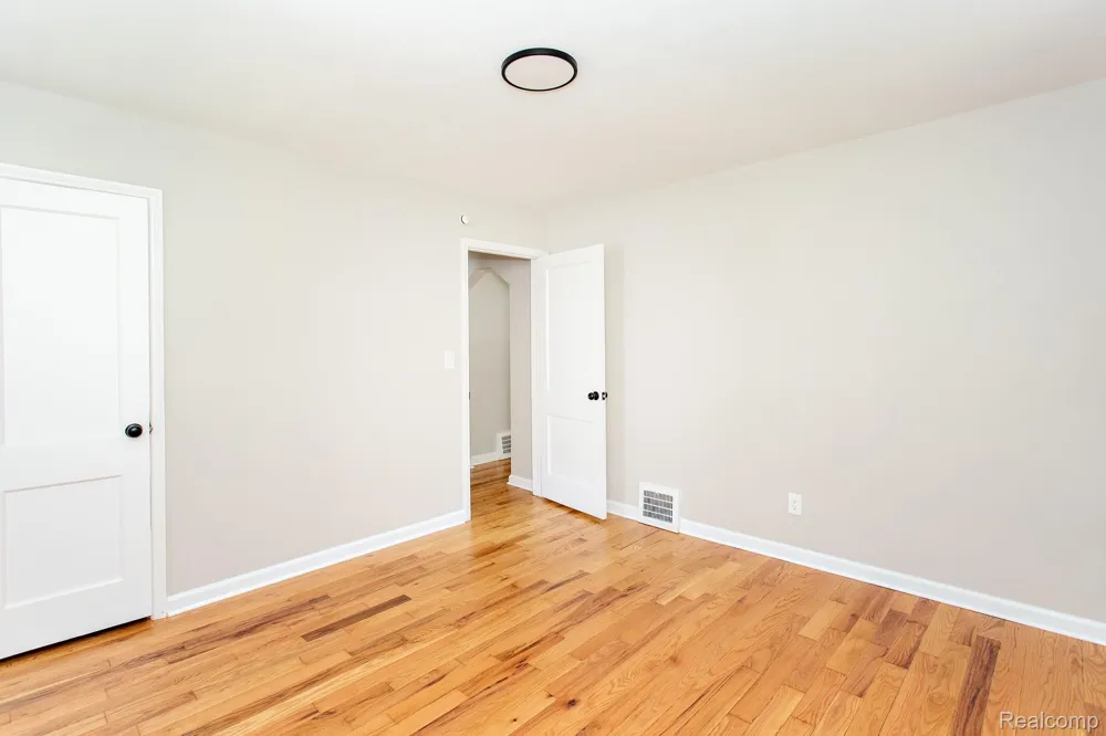 4056 Robina Avenue Berkley City, MI 48072
