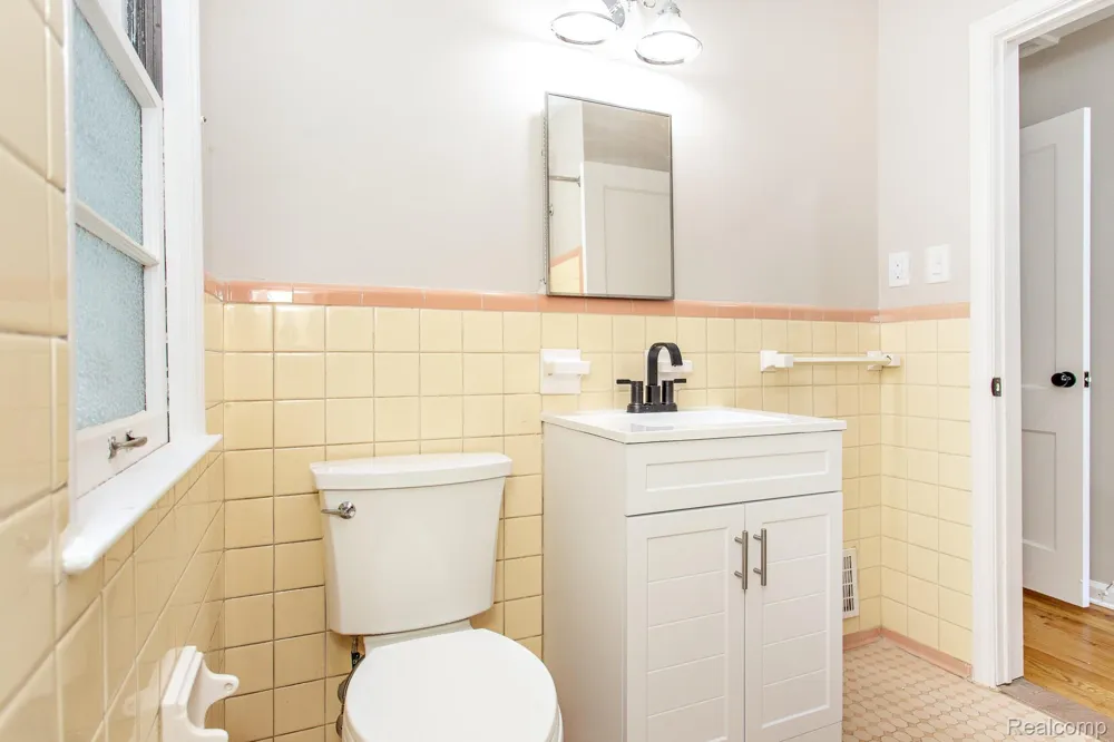 4056 Robina Avenue Berkley City, MI 48072