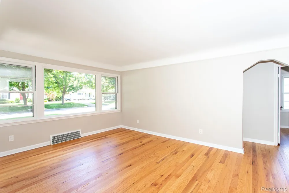 4056 Robina Avenue Berkley City, MI 48072