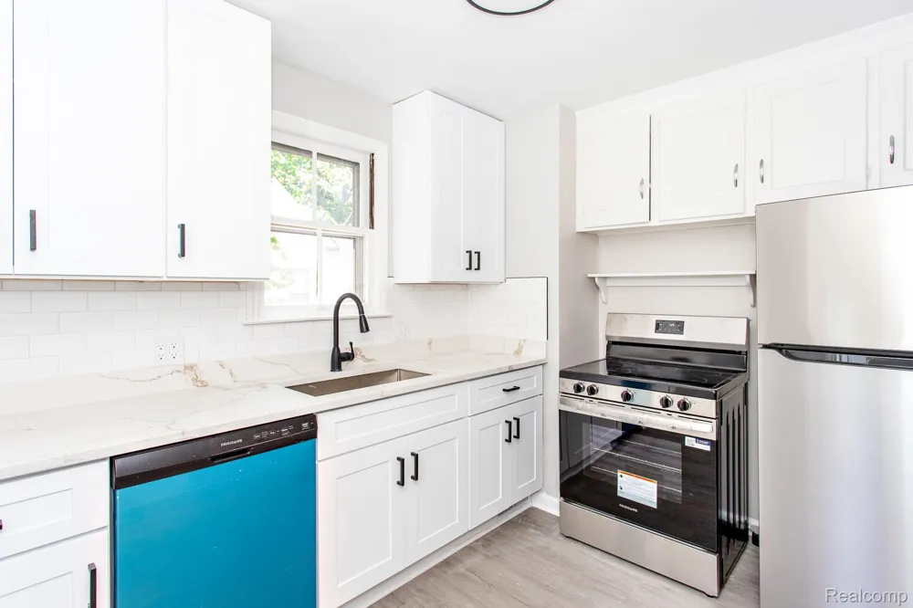 4056 Robina Avenue Berkley City, MI 48072