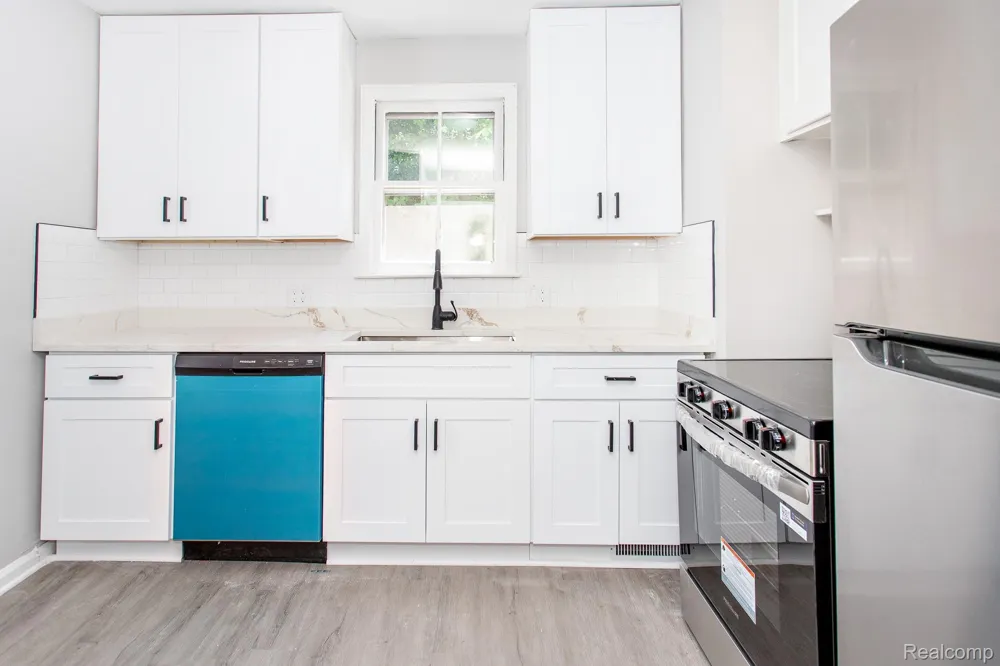 4056 Robina Avenue Berkley City, MI 48072
