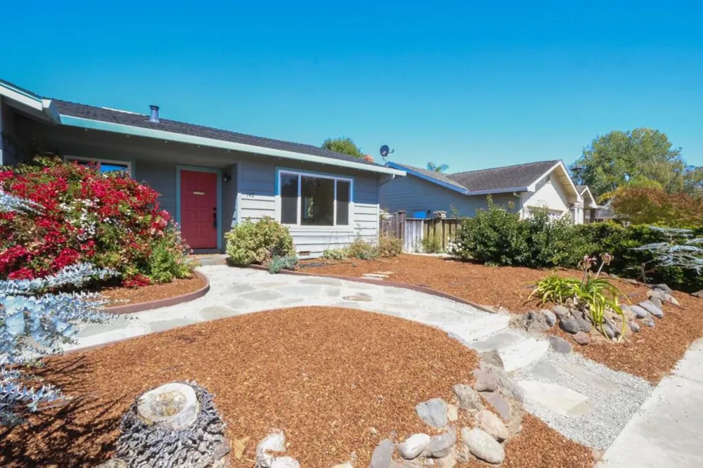 142 Sir Francis Court Capitola, CA 95010