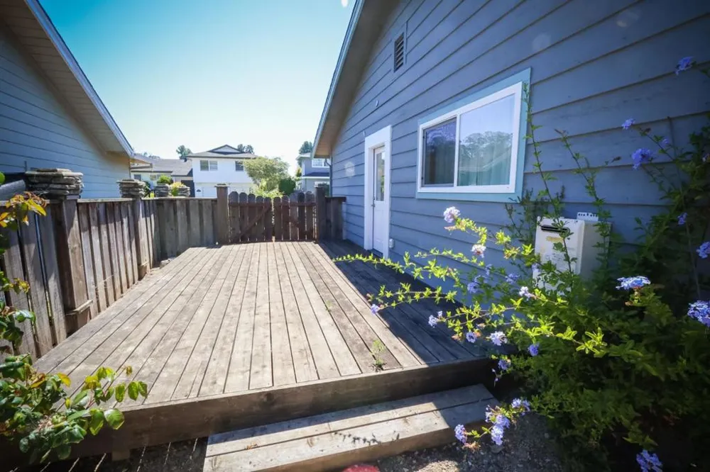 142 Sir Francis Court Capitola, CA 95010