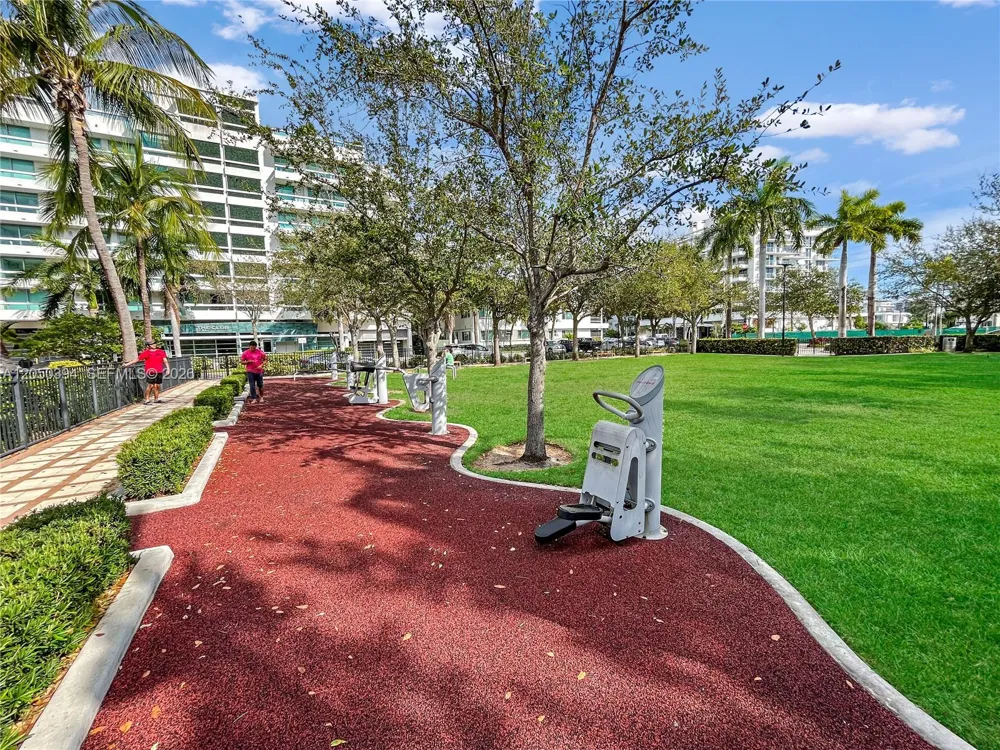 1025 92nd St #601 Bay Harbor Islands, FL 33154