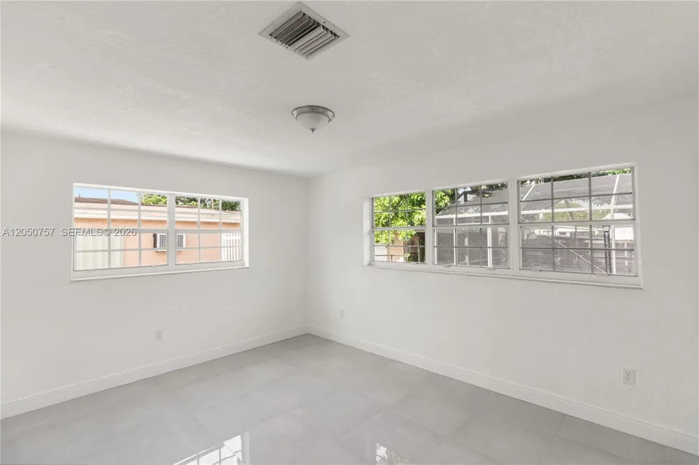 19522 NW 37th Ct Miami Gardens, FL 33055