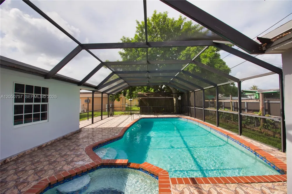 19522 NW 37th Ct Miami Gardens, FL 33055