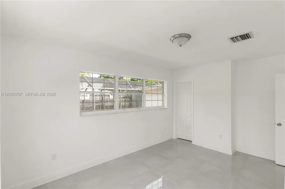 19522 NW 37th Ct Miami Gardens, FL 33055