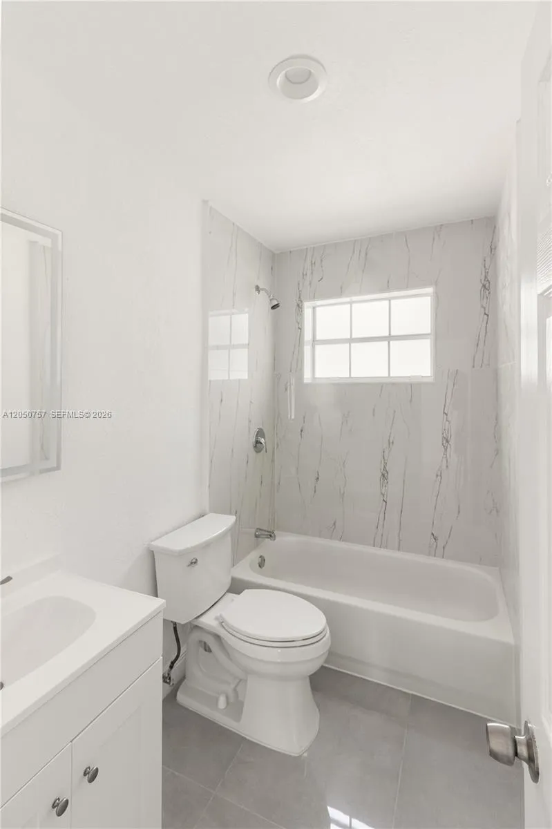 19522 NW 37th Ct Miami Gardens, FL 33055