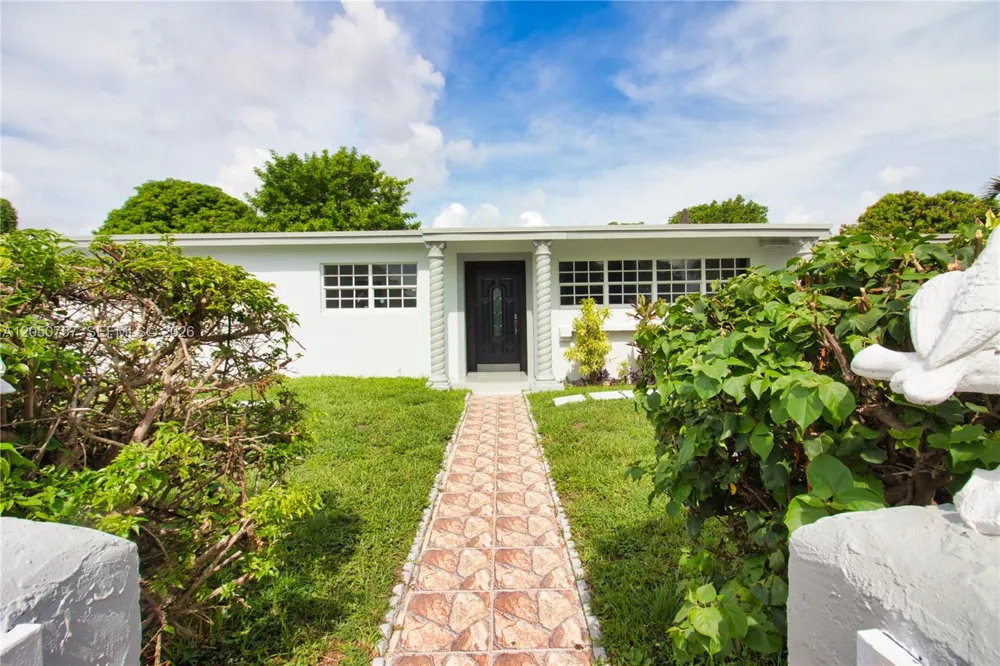 19522 NW 37th Ct Miami Gardens, FL 33055
