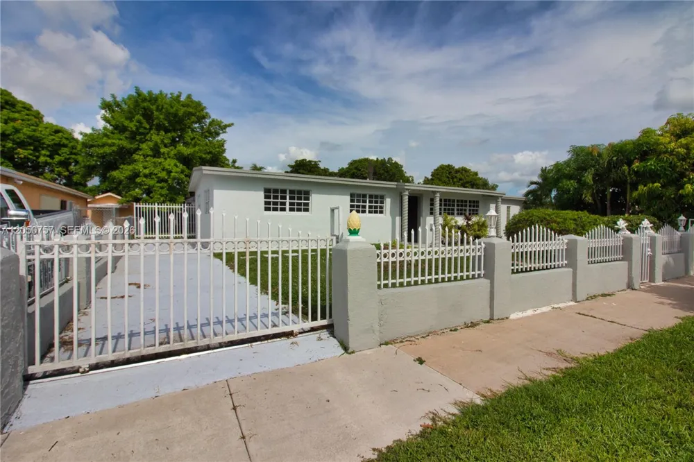 19522 NW 37th Ct Miami Gardens, FL 33055