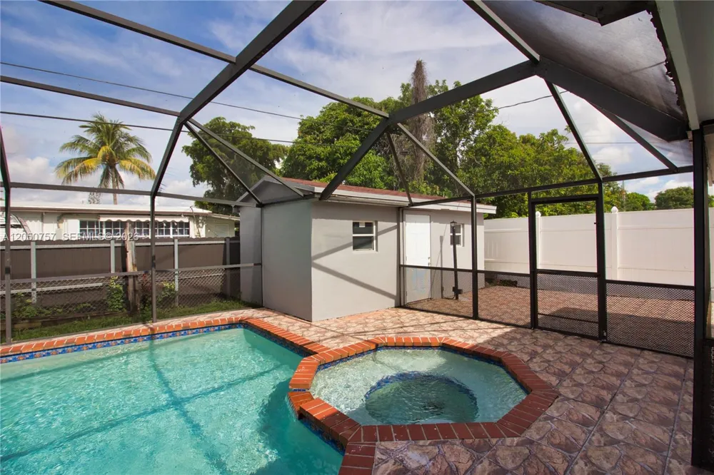 19522 NW 37th Ct Miami Gardens, FL 33055