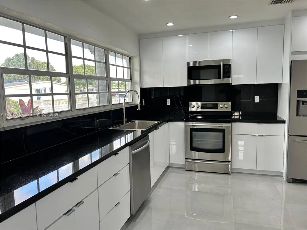 19522 NW 37th Ct Miami Gardens, FL 33055