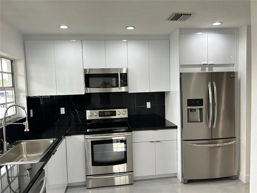 19522 NW 37th Ct Miami Gardens, FL 33055