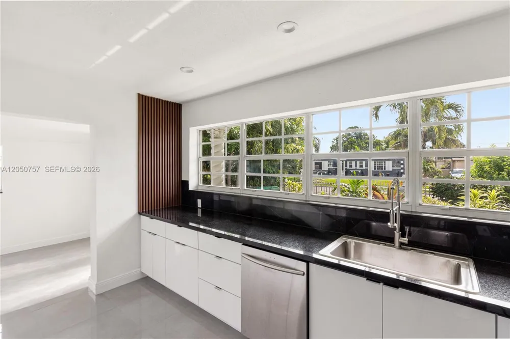 19522 NW 37th Ct Miami Gardens, FL 33055
