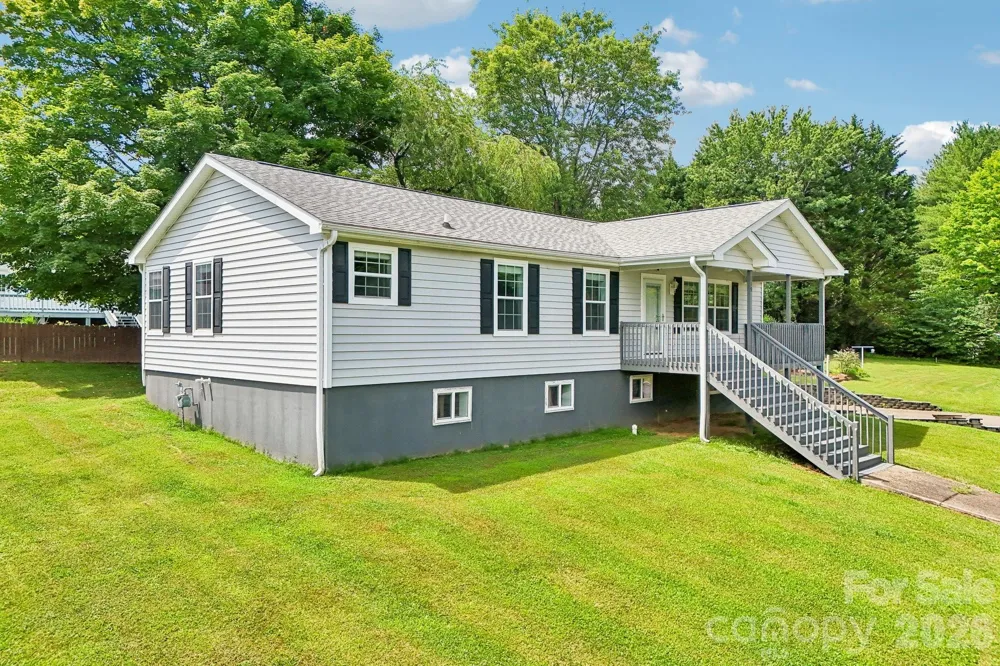 119 E Meadow Lane Horse Shoe, NC 28742