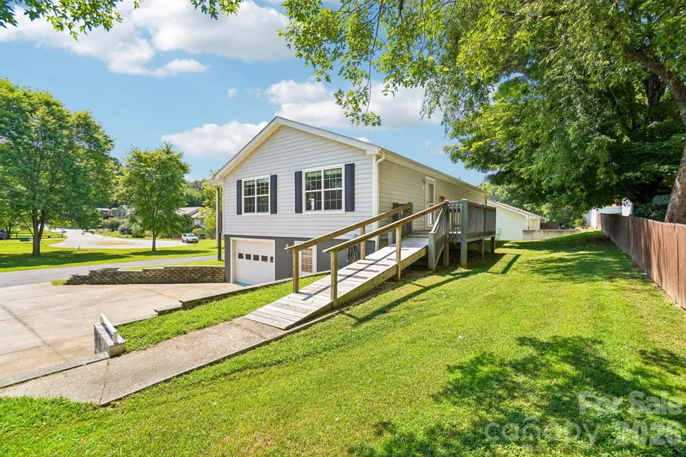 119 E Meadow Lane Horse Shoe, NC 28742
