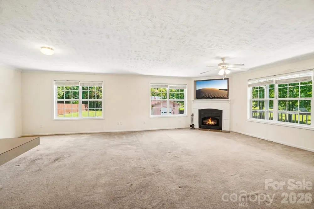 119 E Meadow Lane Horse Shoe, NC 28742