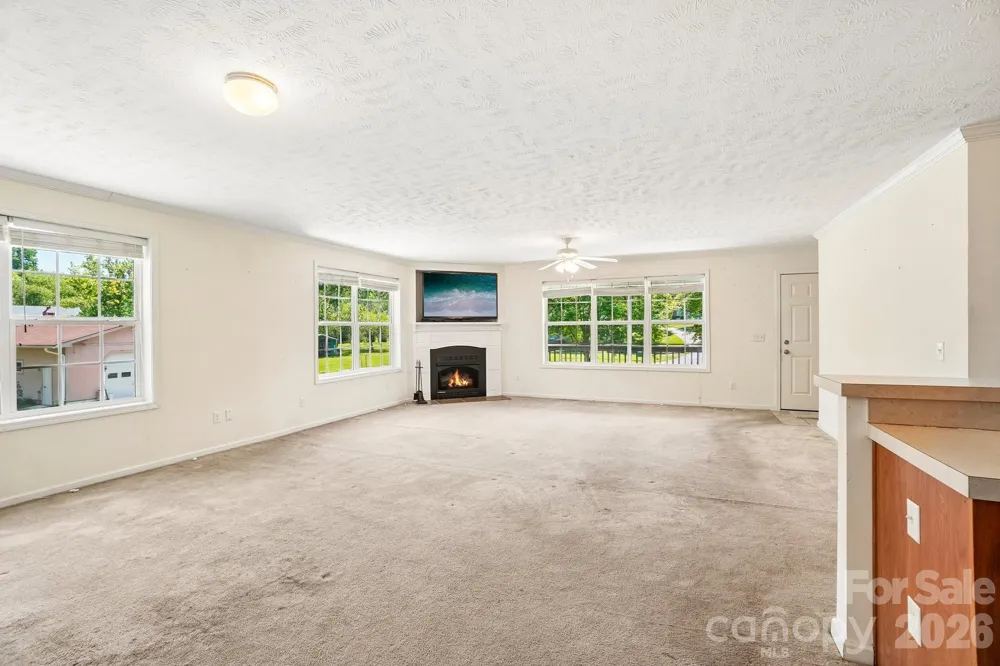 119 E Meadow Lane Horse Shoe, NC 28742