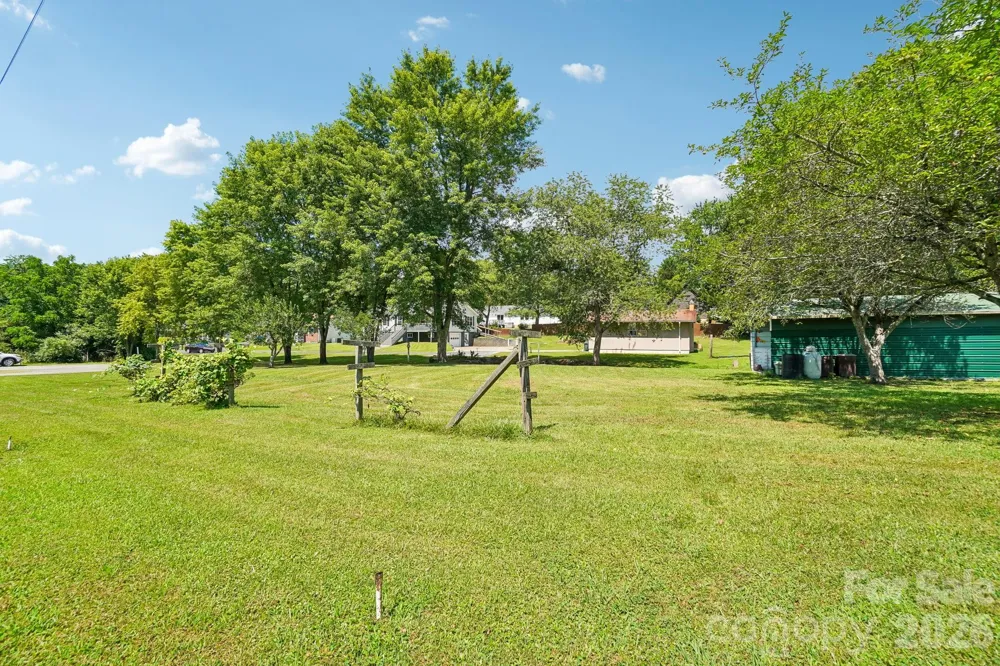 119 E Meadow Lane Horse Shoe, NC 28742