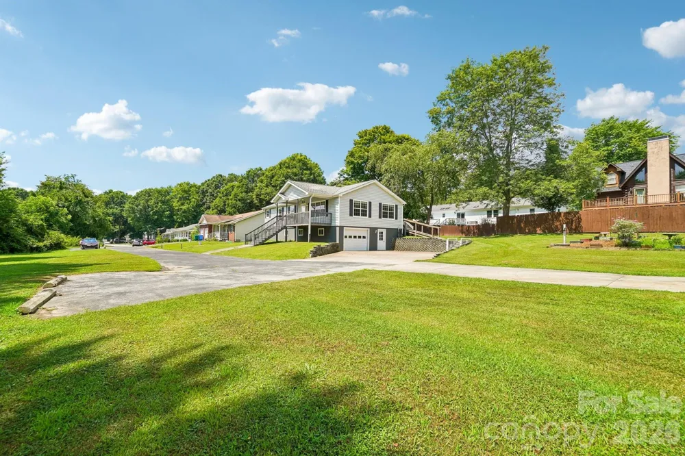 119 E Meadow Lane Horse Shoe, NC 28742