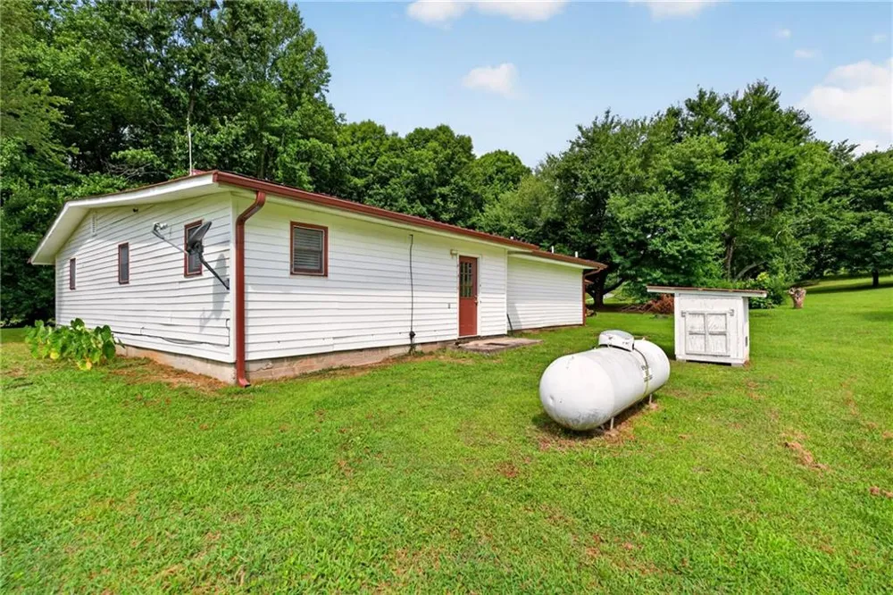 247 Amys Ford Trail Cleveland, GA 30528