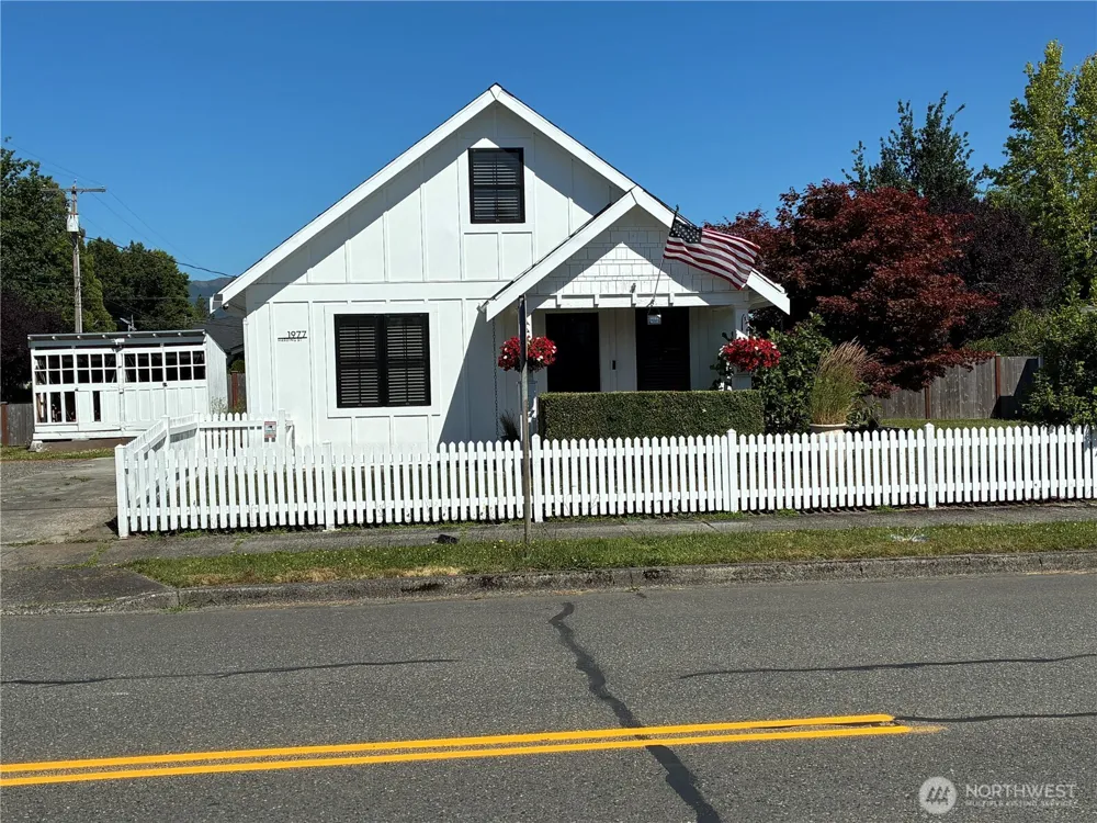 1977 Harding Street Enumclaw, WA 98022