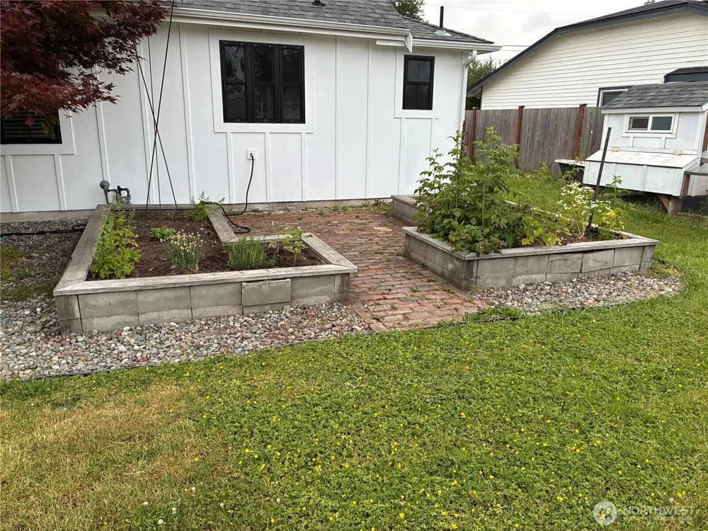 1977 Harding Street Enumclaw, WA 98022