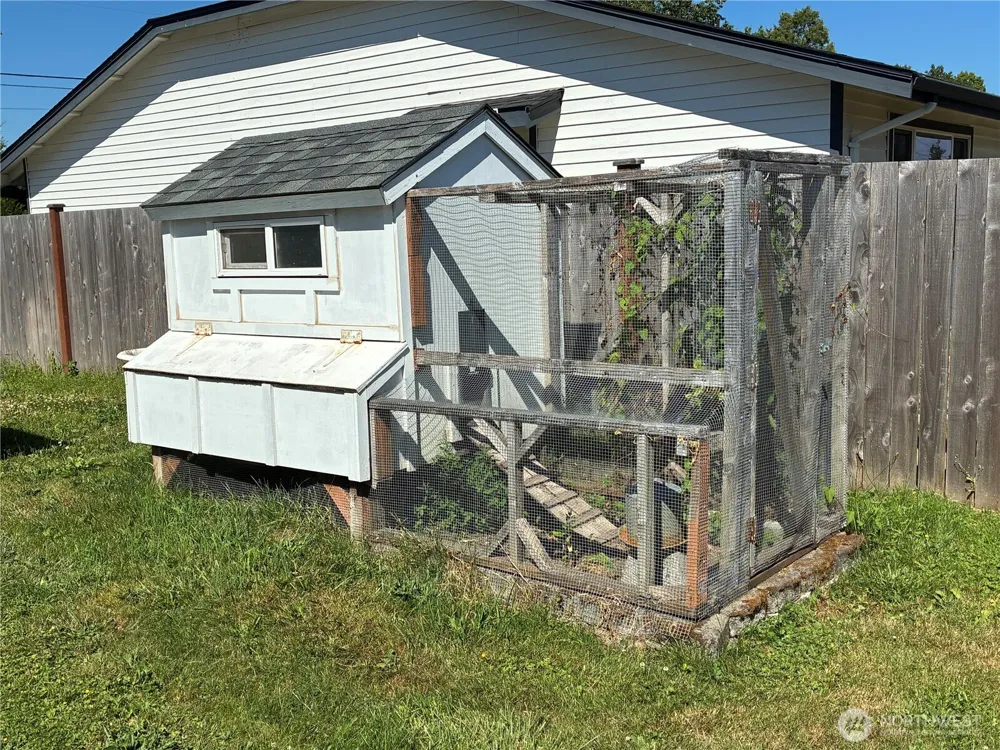 1977 Harding Street Enumclaw, WA 98022