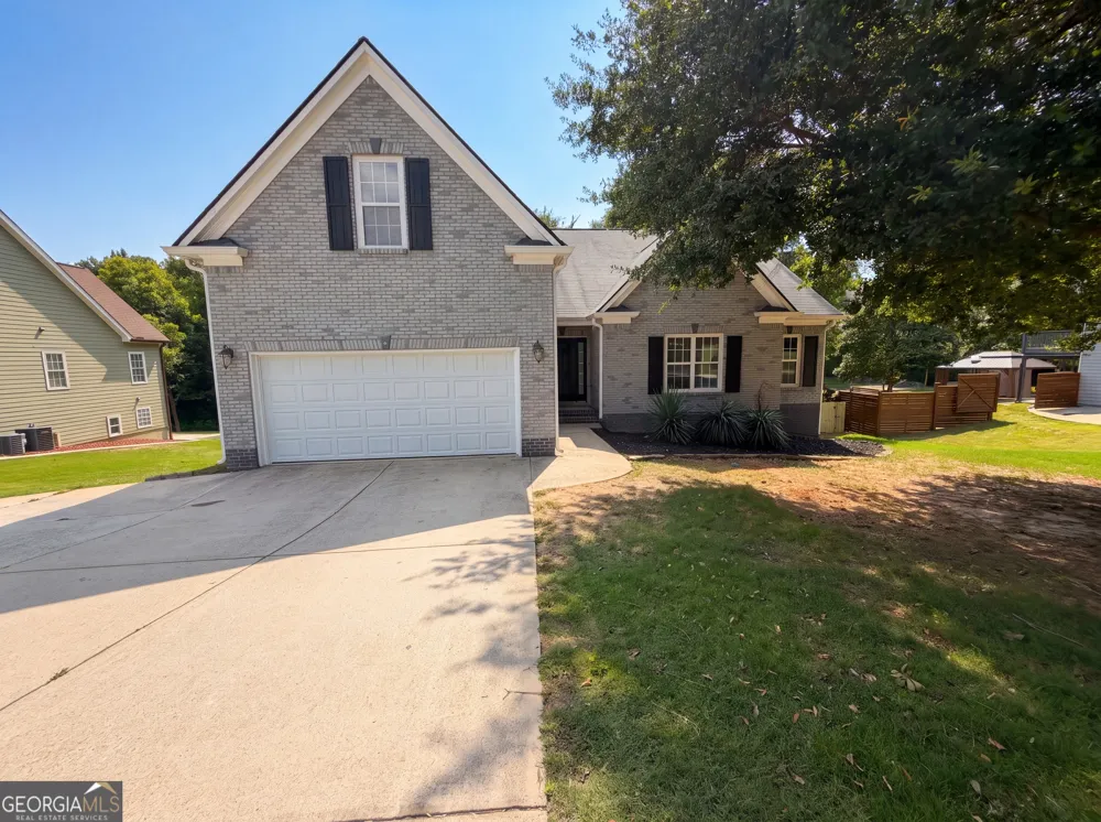 1240 Platinum DR Hoschton, GA 30548