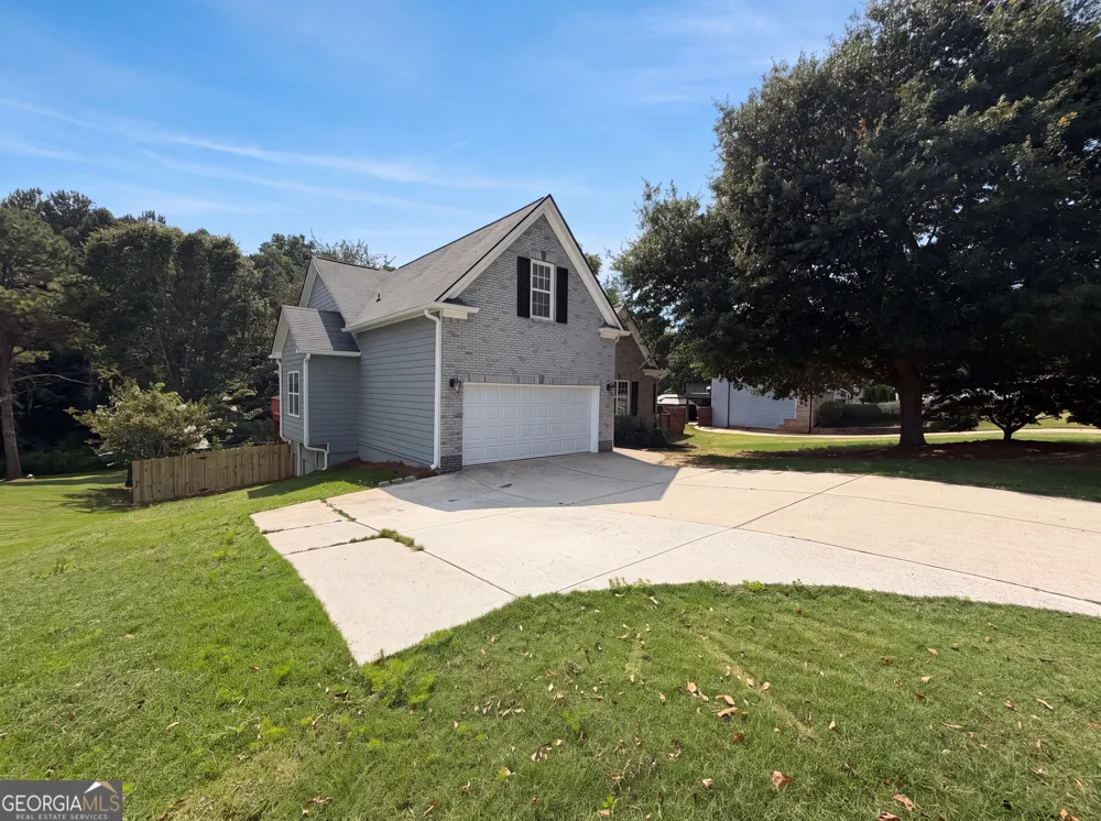 1240 Platinum DR Hoschton, GA 30548