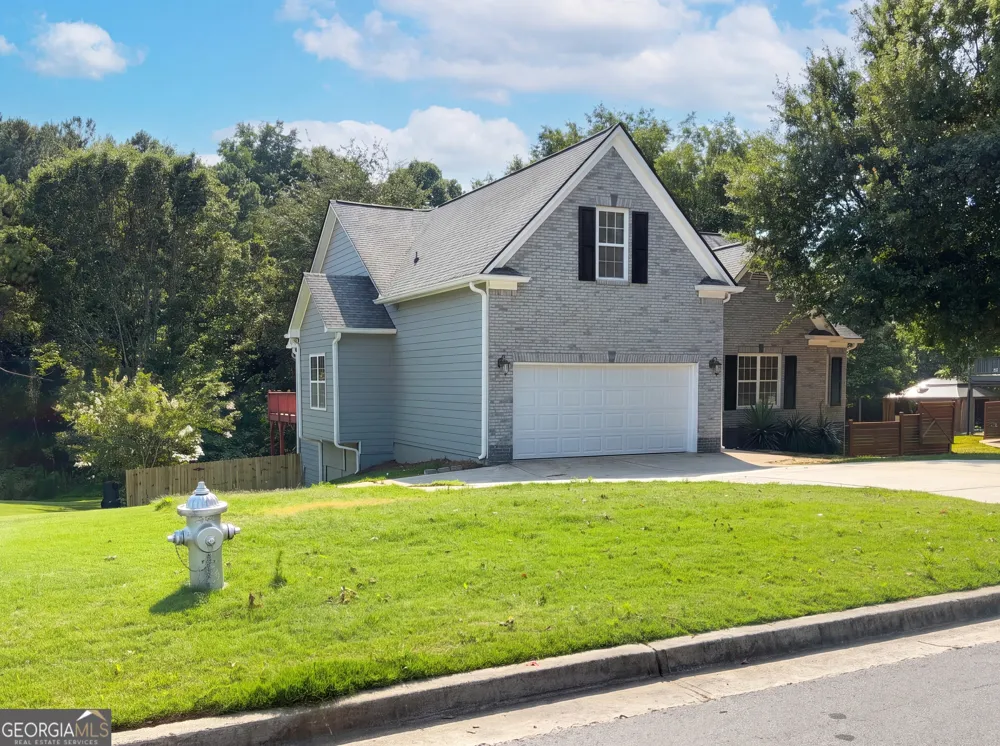 1240 Platinum DR Hoschton, GA 30548