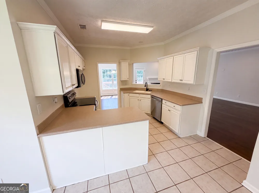 1240 Platinum DR Hoschton, GA 30548