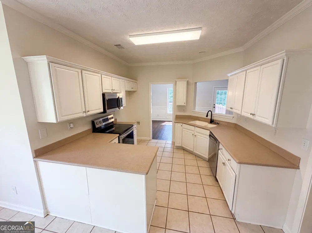 1240 Platinum DR Hoschton, GA 30548