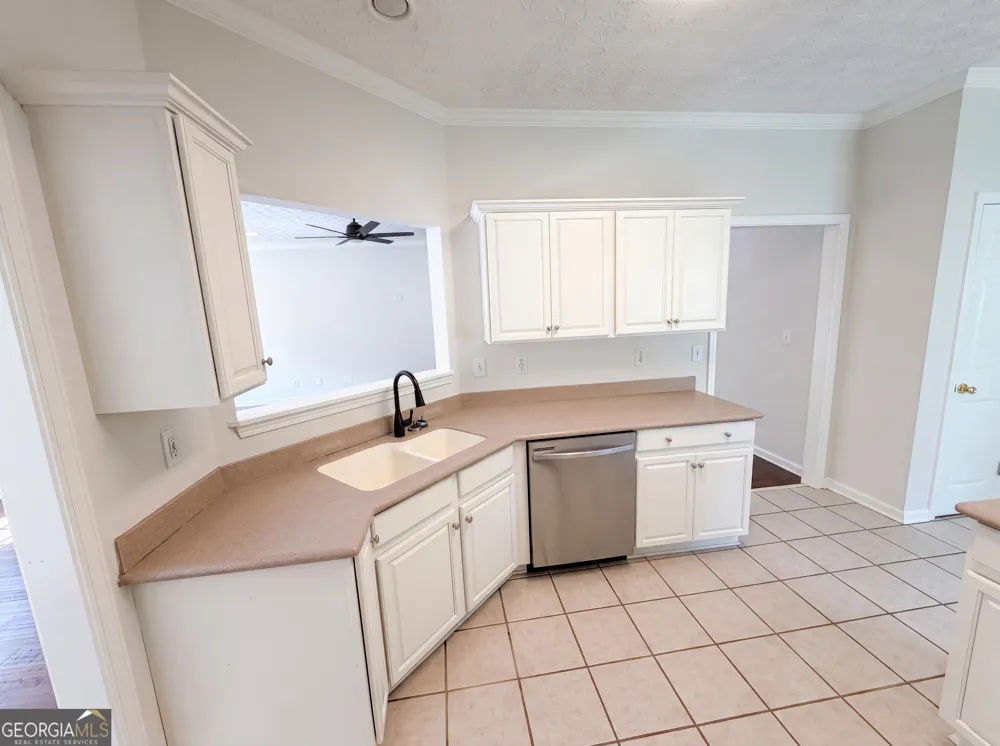 1240 Platinum DR Hoschton, GA 30548