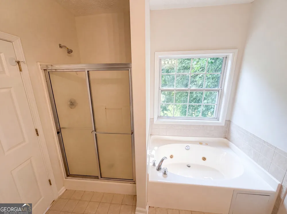 1240 Platinum DR Hoschton, GA 30548