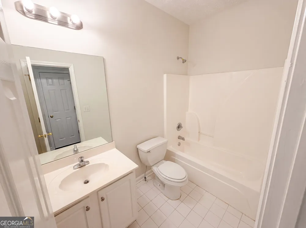1240 Platinum DR Hoschton, GA 30548